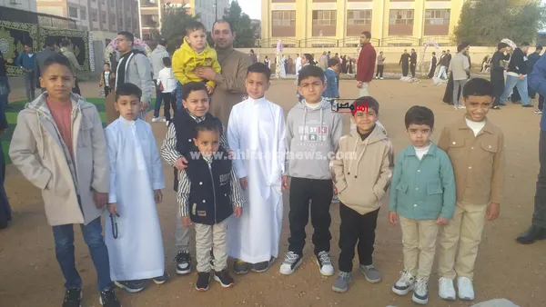 بالجلباب الأبيض.. الصغار يتصدرون المشهد في صلاة العيد بكفر الشيخ 