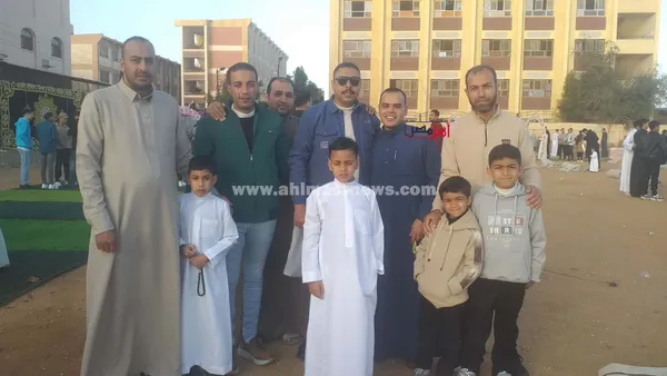 بالجلباب الأبيض.. الصغار يتصدرون المشهد في صلاة العيد بكفر الشيخ 