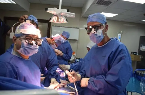 جانب من العملية الجراحية 
