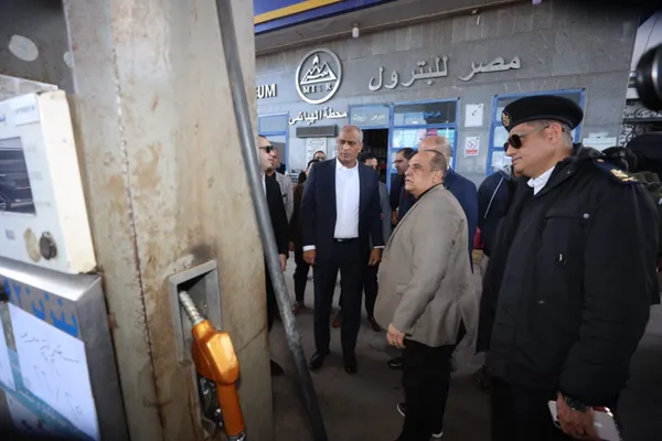 جانب من تفقد محطات الوقود 