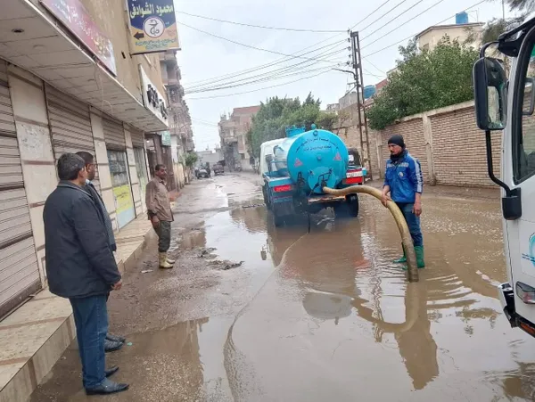 رفع مياه الأمطار من شوارع كفر الشيخ 