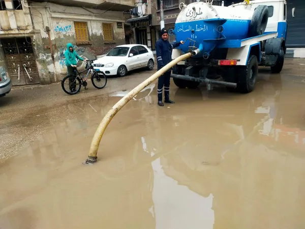 رفع مياه الأمطار من شوارع كفر الشيخ 