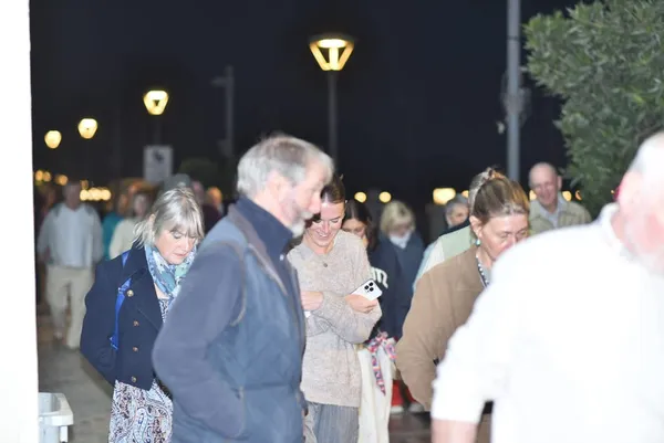 سياح على كورنيش النيل ببنى سويف 