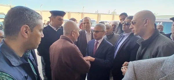 محافظ بنى سويف بداخل موقف سيارات عدلى منصور 