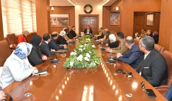 محافظ بورسعيد :  خدمة المواطن والارتقاء بمستوى الخدمات والتواجد الميداني أهم معايير تقييم القيادات التنفيذية