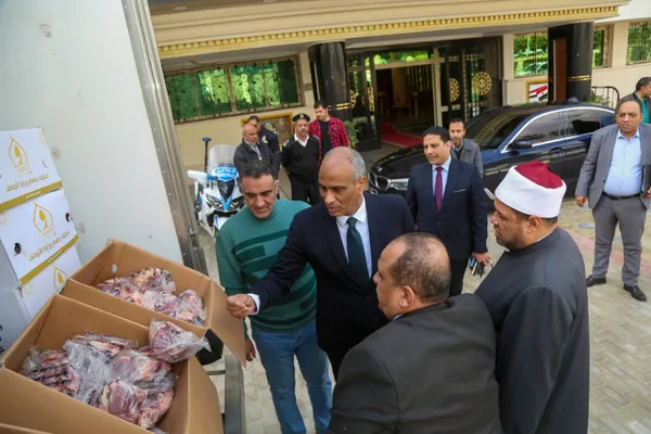محافظ كفرالشيخ: توزيع 2 طن لحوم صكوك الأضاحي للأسر الأولى بالرعاية بمراكز المحافظة