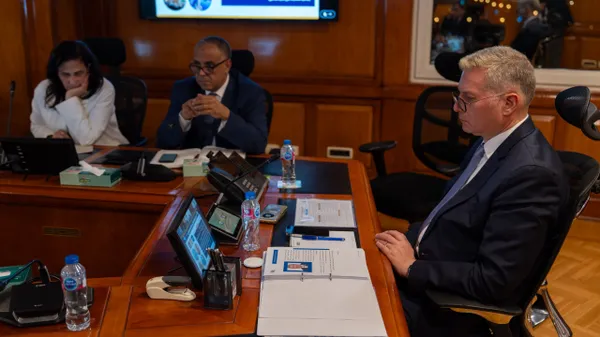 اجتماع وزير البترول