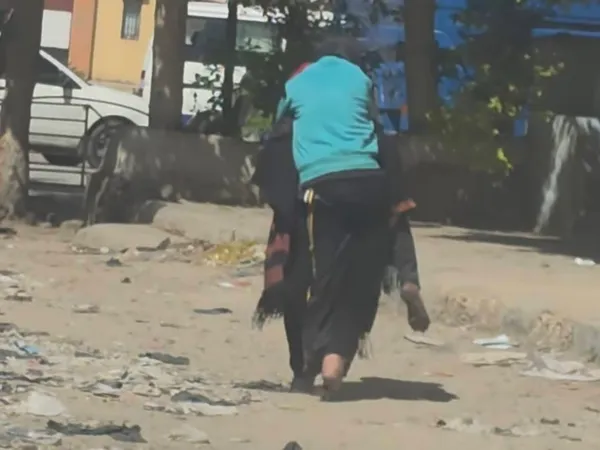 استجابة إنسانية عاجلة من محافظ بورسعيد لدعم سيدة مسنة حملت ابنها 45 عامًا من ذوي الهمم