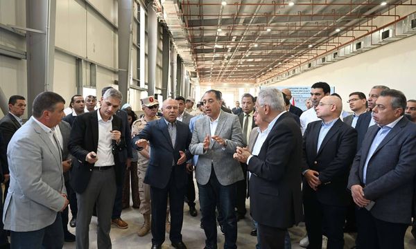 السيسي يشهد انطلاق أول إنتاج لمصنع القطارات ببورسعيد