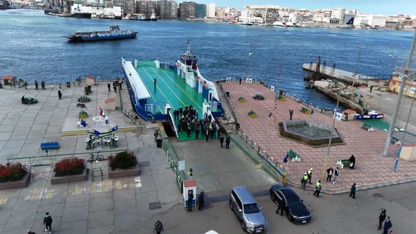 الفريق أسامة ربيع يبحث سبل التعاون مع محافظ بورسعيد في عدد من المشروعات التنموية والخدمية