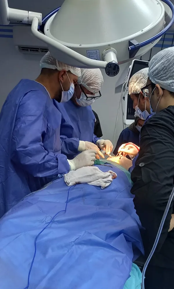 الفريق الطبي