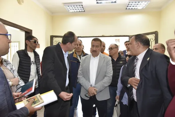 المحافظ يشدد على توفير كامل الرعاية الطبية والصحية لسكان المدينة