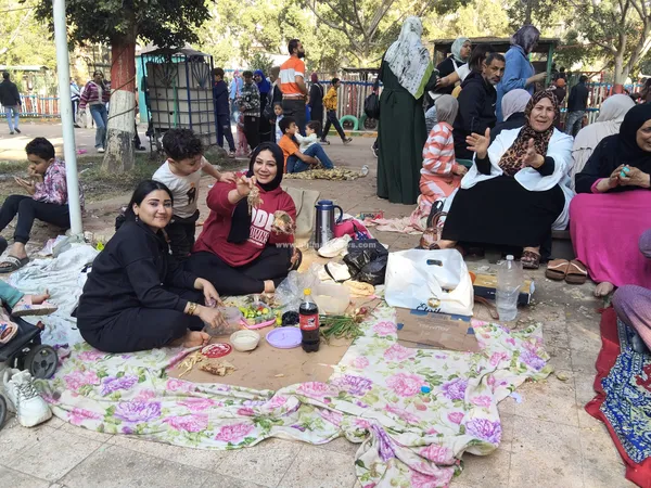 جانب من احتفالات شم النسيم 