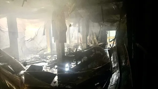 جانب من الحريق