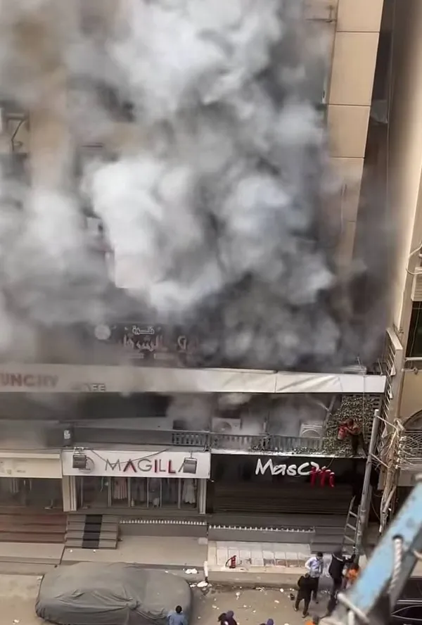 جانب من الحريق