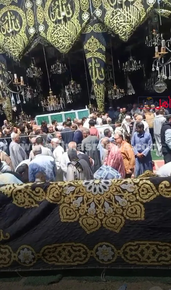 جانب من تشييع الجثمان 