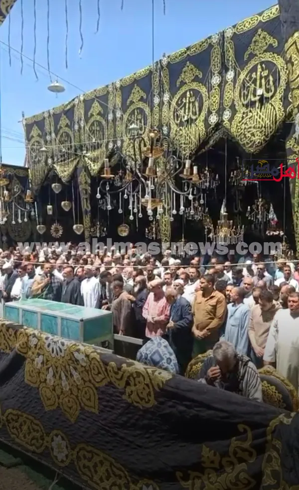 جانب من تشييع الجثمان 