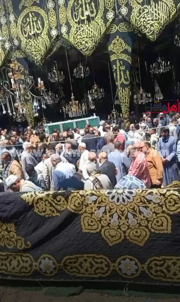 جانب من تشييع الجثمان 