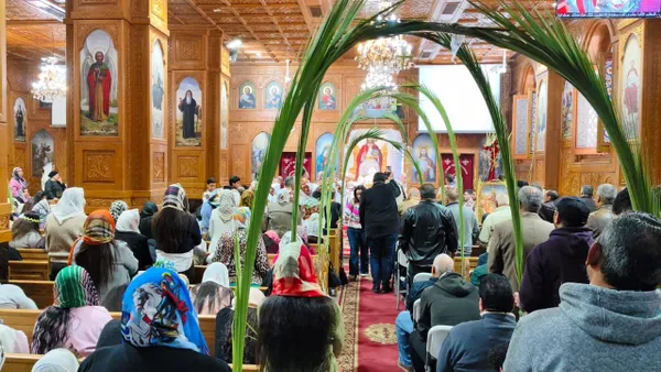  روحانية مميزة وسعف النخيل.... قداس عيد أحد الشعانين بكنيسة الأنبا بيشوي ببورسعيد