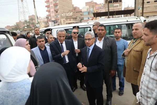 محافظ بنى سويف والمواطنين 