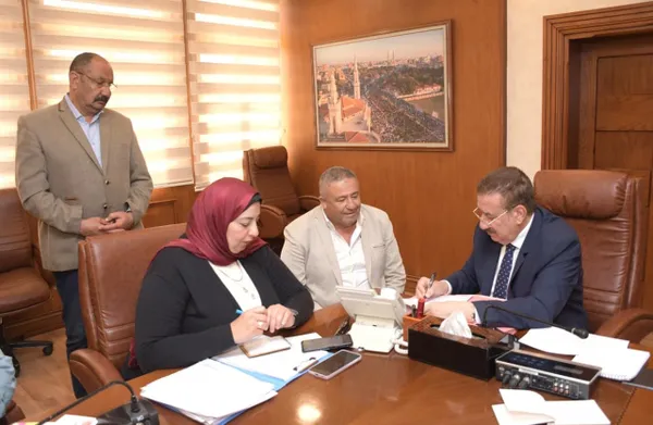 محافظ بورسعيد: تلبية مطالب أسر الشهداء والمحاربين القدماء وتوفير فرص عمل ومصادر دخل ودعم إنساني متكامل