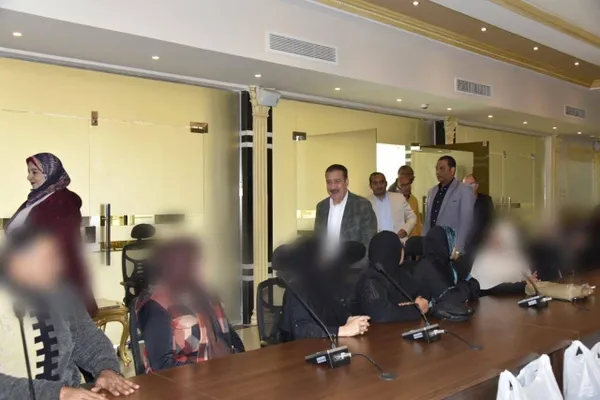 محافظ بورسعيد يواصل سلسلة لقاءاته بالمواطنين ويستقبل 44 حالة إنسانية من أبناء بورسعيد