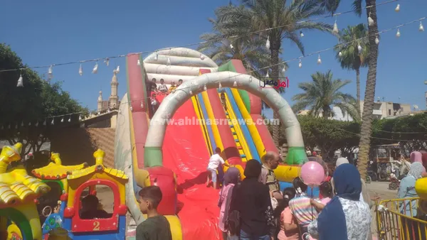إقبال على الملاهي الشعبية بكفر الشيخ 