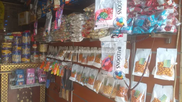 إقبال على شراء التسالي والمكسرات قبل العيد بكفر الشيخ