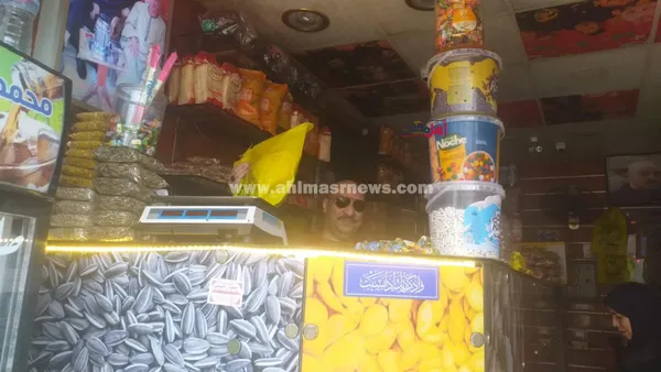 إقبال على شراء التسالي والمكسرات قبل العيد بكفر الشيخ