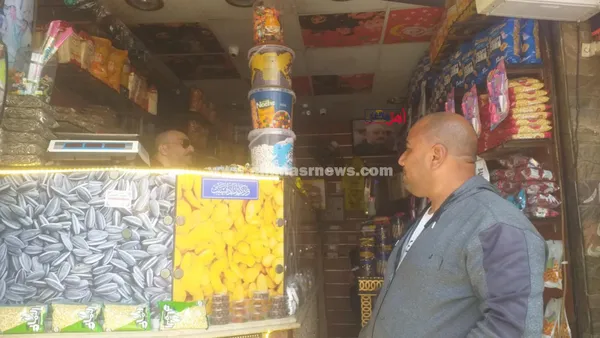 إقبال على شراء التسالي والمكسرات قبل العيد بكفر الشيخ