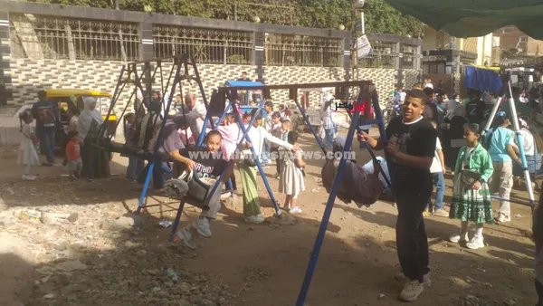 اقبال على الملاهي الشعبية بكفر الشيخ 