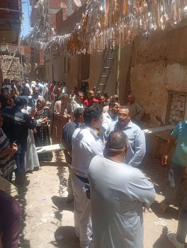 انهيار جزئي لعقار  