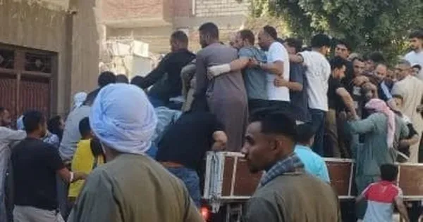 جانب من جنازة والد محمد شحاتة