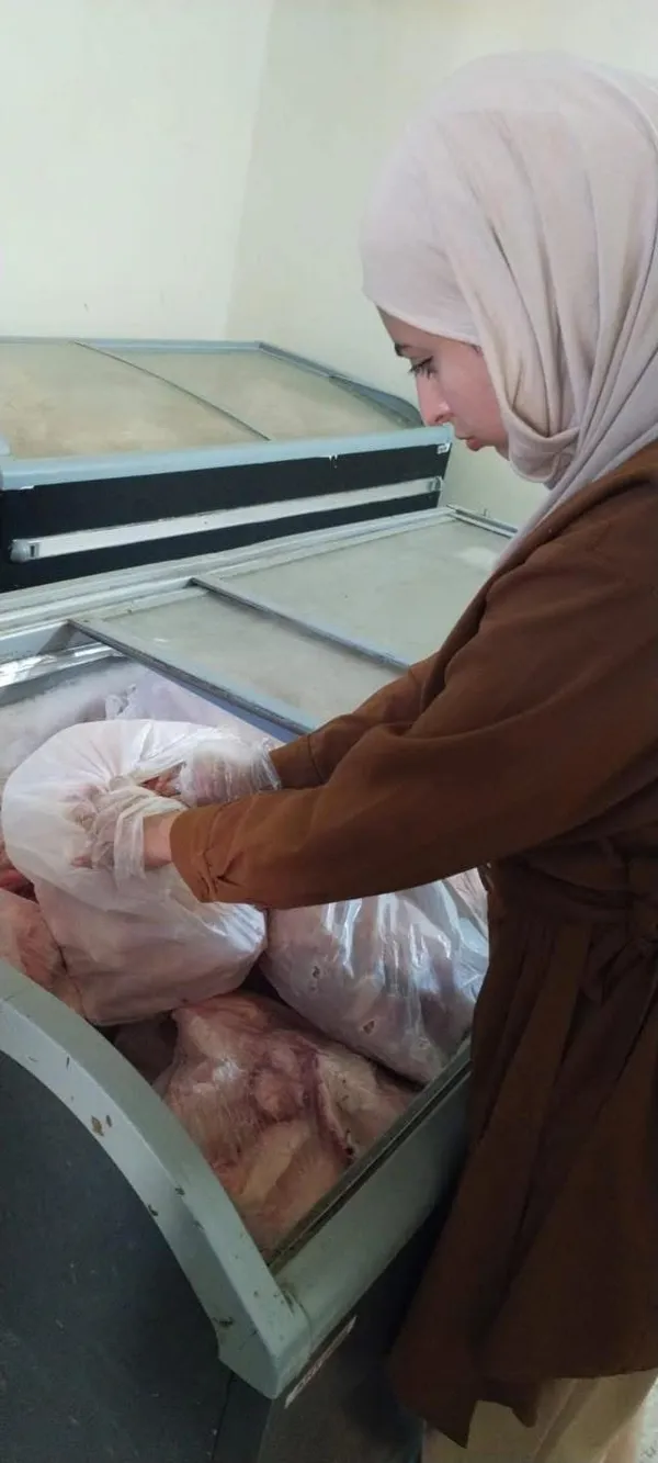 ضبط مخزن غير مرخص وبداخله أكثر من ١.٤ طن دهون وهوامك لحوم فاسدة  ببورسعيد 