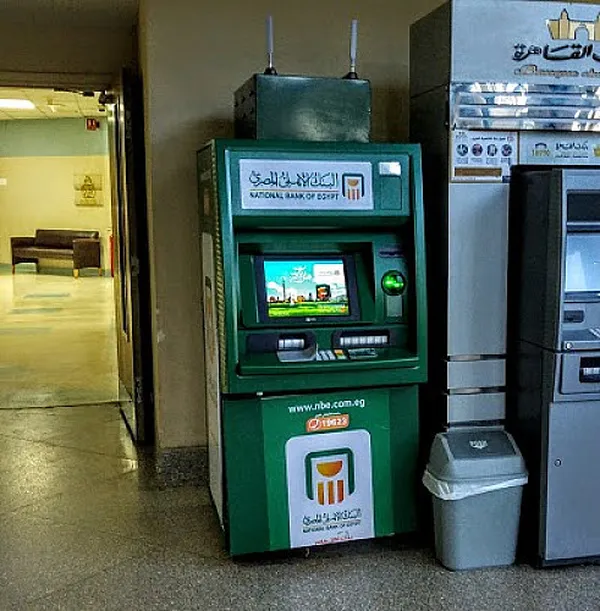ماكينة atm
