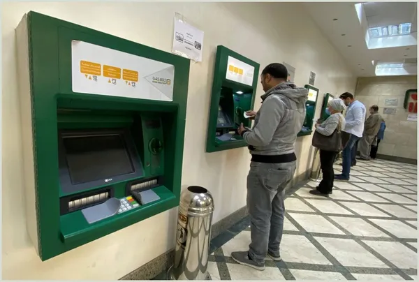 ماكينة atm