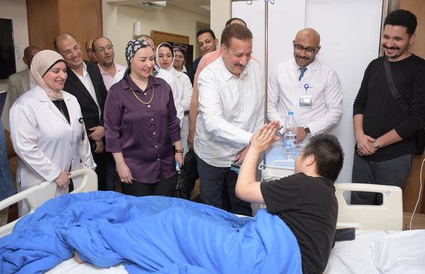 محافظ بورسعيد يقرر صرف 50 ألف جنيه لأطقم الأطباء والتمريض تقديرًا لجهودهم وتميز مستوى الخدمة