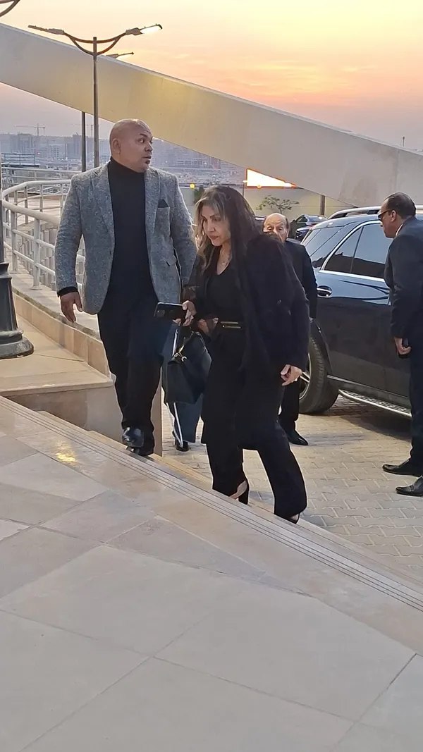 نادية مصطفى عضو الموسيقيين في عزاء هاني شاكر