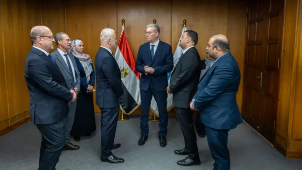  وزير البترول