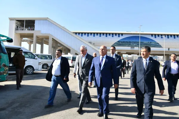 وزير النقل في قطار المونوريل