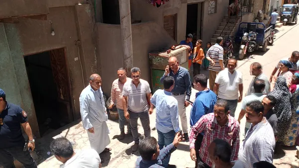 جانب من تصدع العقار 