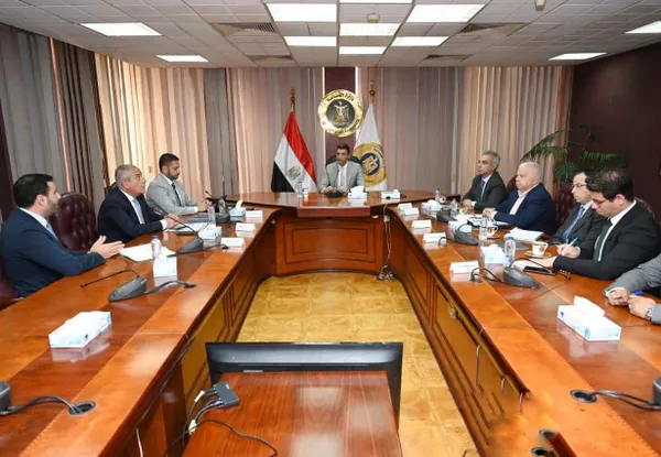 لقاء وزير الصناعة وشركة التوكل الكهربائية جيلا