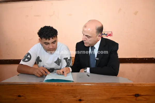 محافظ الغربية داخل لجان الإعدادية 