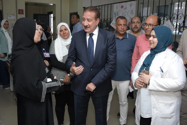 محافظ بورسعيد يتابع مستوى الخدمة الطبية بوحدة طب أسرة “المناخ 1”