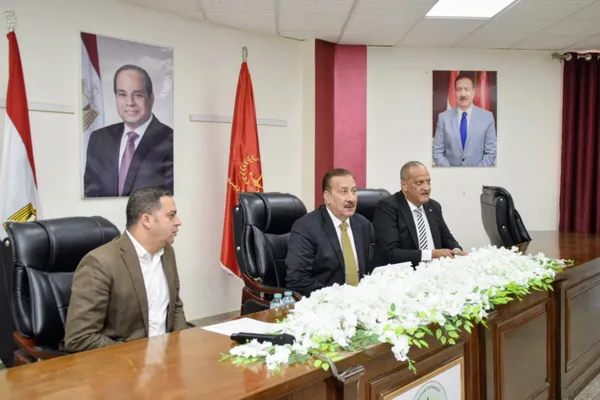 محافظ بورسعيد يتفقد غرفة عمليات امتحانات الشهادة الثانوية العامة في أول أيامها