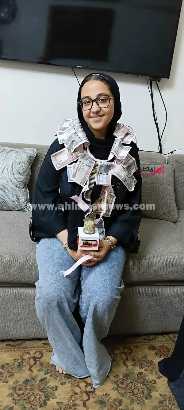 مريم الأولى على الشهادة الإعدادية بكفر الشيخ وأسرتها 
