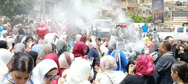 احتفالات طلاب الثانوية العامة بنهاية الامتحانات 