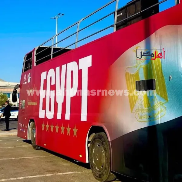 الاتوبيس المكشوف بمطار العلمين 