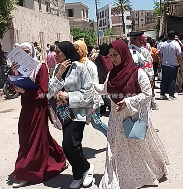 انهيار طلاب الثانوية العامة بالمنيا 
