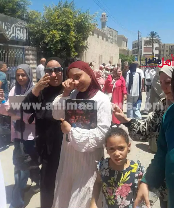 انهيار طلاب الثانوية العامة بالمنيا 